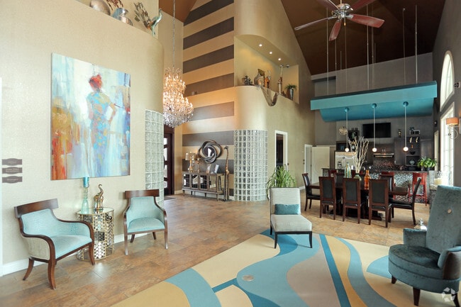 Casa club - The Plaza Apartments