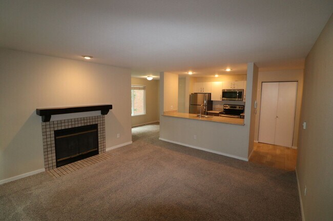 Building Photo - Spacious 1 Bed 1 Bath Corner Unit B204 Rental