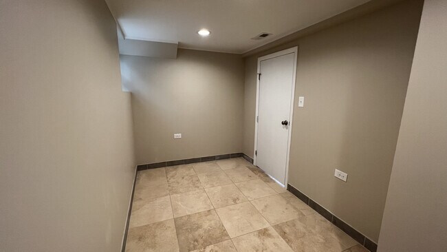 Photo - 120 N LeClaire Ave Unit G