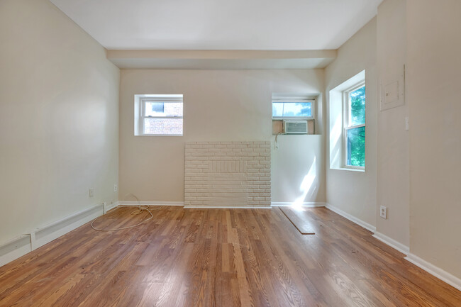 Photo - 4102 14th St NW Apartamento Unidad 2