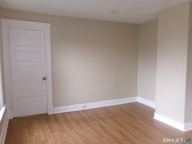 Photo - 182 Oak St