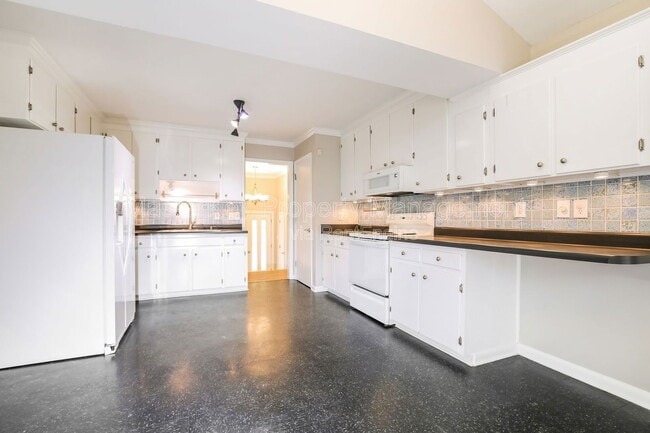 Photo - 916 Tanglewood Dr