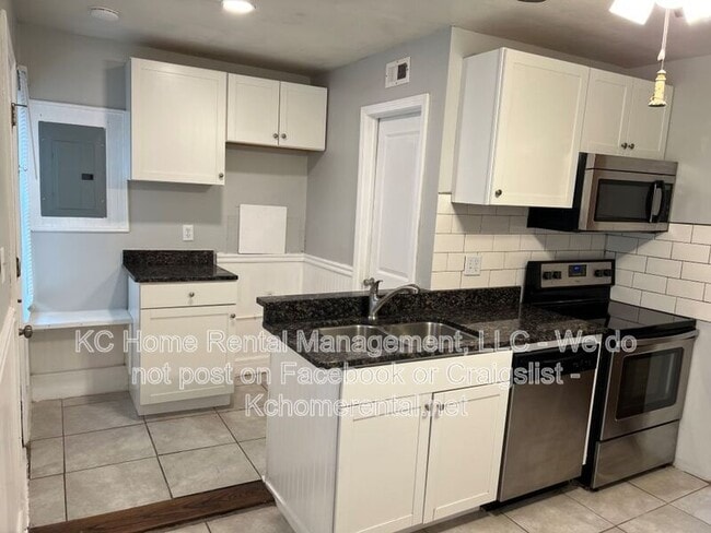 Photo - 8009 Summit St