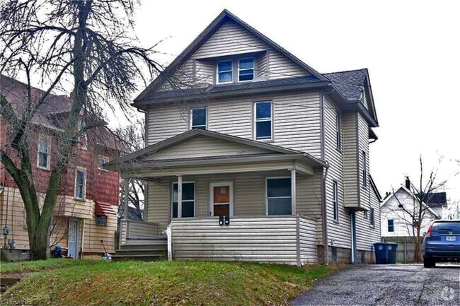Building Photo - 72 E Mapledale Ave Unit 1 Rental