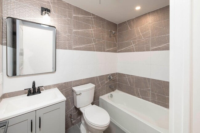 Photo - 125 Broughton Ave