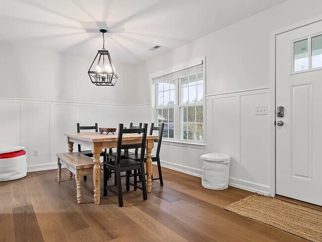 Photo - 302 Belvedere Dr