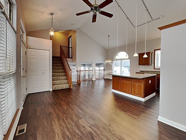 Photo - 571 Jenna Dr