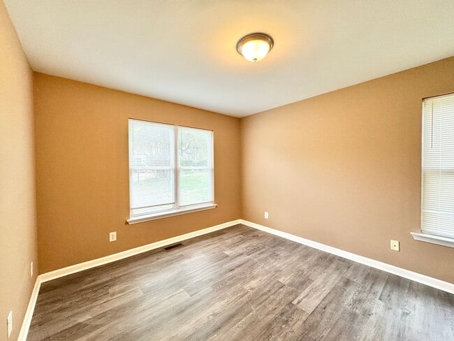 Photo - 4 Bedroom Off Franklin Blvd