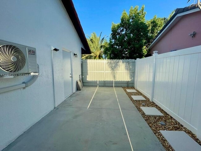 Photo - 9966 SW 157th St Unidad 0