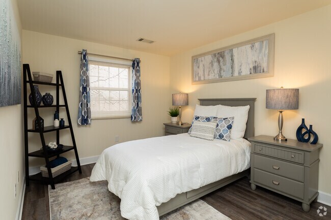 2BR, 1.5BA - 806SF - Second Bedroom