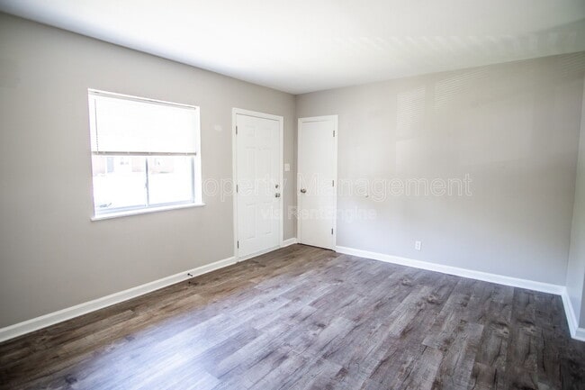 Photo - 108 Louella Dr