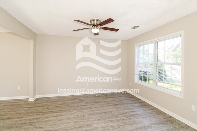 Photo - 402 Castle Ridge Dr