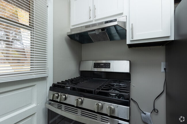2BR, 1BA - 780SF - Upgraded - Kitchen - The Glade