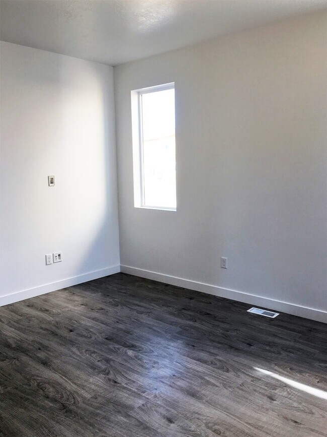 Photo - Beautiful 3 Bedroom Home in Herriman with Fenced Yard!!