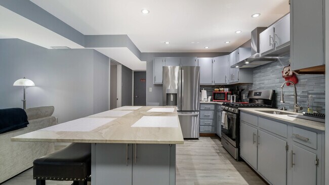 Photo - 321 E Jefferson St Unidad Legion2