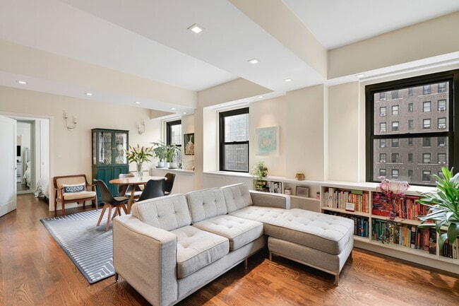 Building Photo - 2166 Broadway