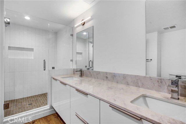 Photo - 4409 Saugus Ave