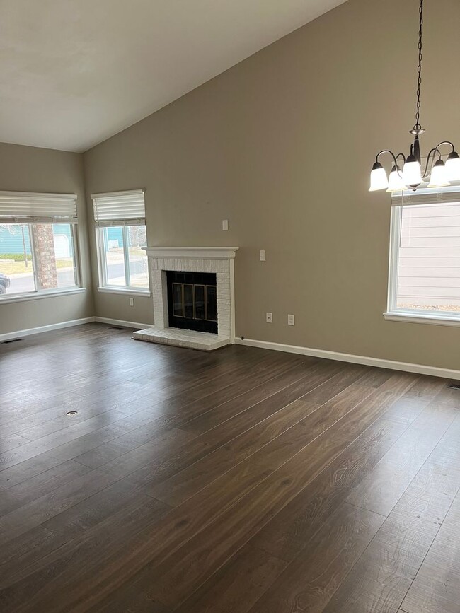 Photo - Beautifully Updated single-level duplex in...