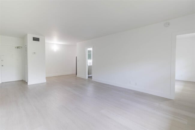 Photo - 2424 SE 17th St Unit 305B