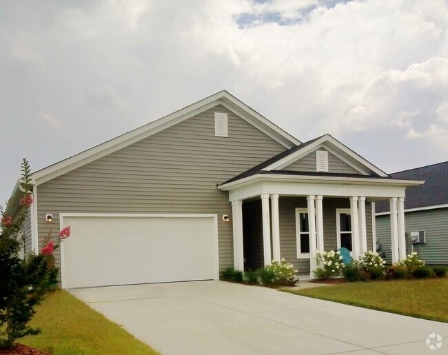 Building Photo - Four bedroom two bath home in Trieste at B...