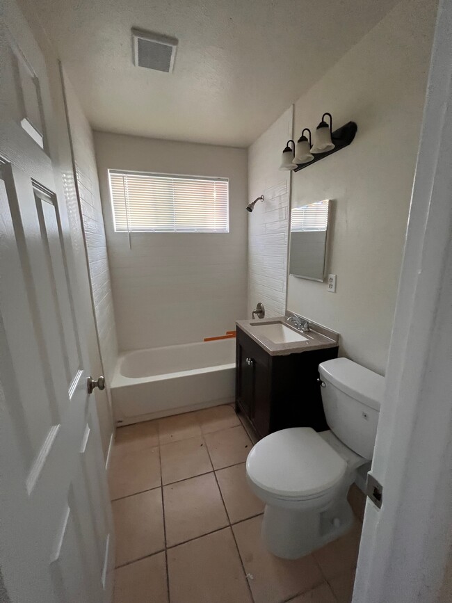 Bathroom - 115 George Pl