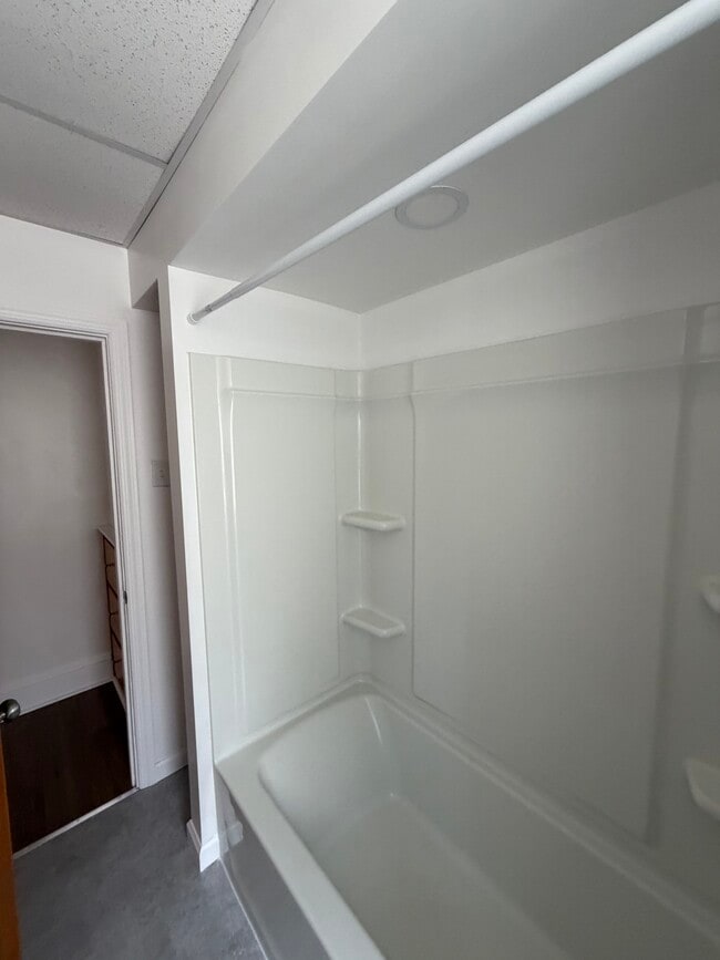 Building Photo - 1810 Capouse Ave Unit Nice place