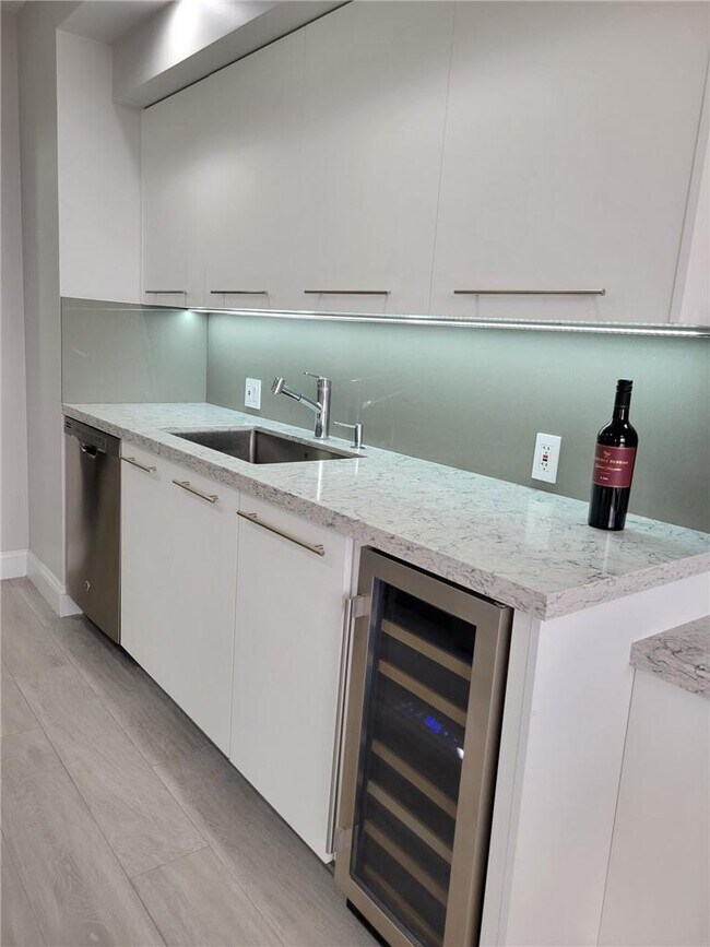 Building Photo - 20281 E Country Club Dr Unit 503