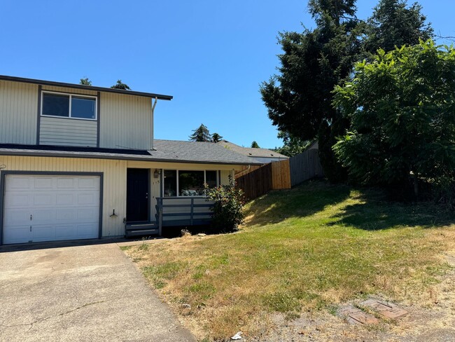 2 bedroom 1.5 bath duplex in Thurston! - 2 bedroom 1.5 bath duplex in Thurston! House