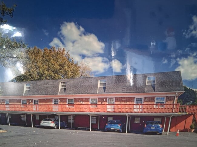 Building Photo - 318 Vernedale Dr