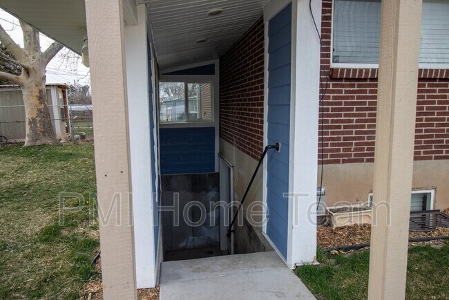 Photo - 477 Colonial Ave Unidad Downstairs