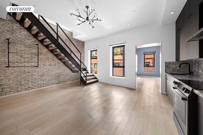 Photo - 317 W 51st St