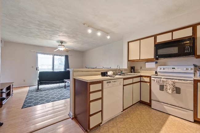 Photo - 1470 Seneca Dr Unit F