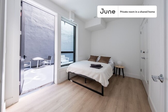 Building Photo - Room in Shared 4 bed/2 bath home