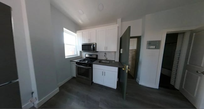 KITCHEN - 378 50th St Unidad 3R