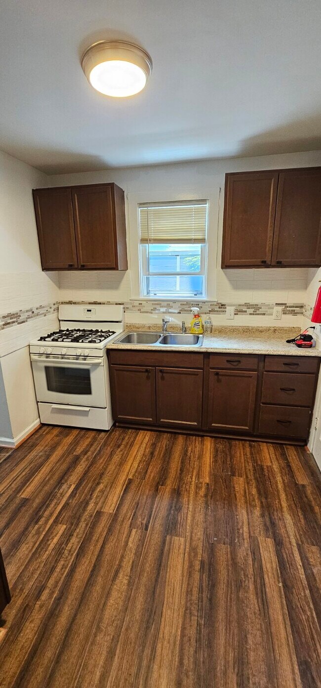 213 Perrin St Unit 213 perrin street, Apt#1