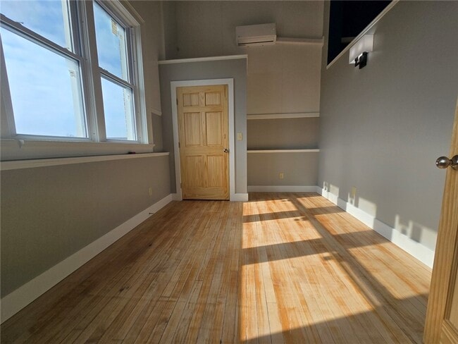 Photo - 27 E Main St