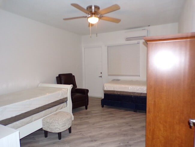 Photo - Rooms for rent in quiet residential neighb... Unit with 1 Beds