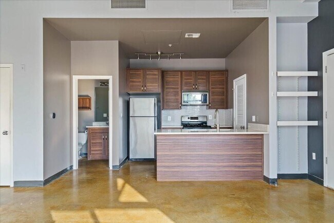 Photo - 2401 E 6th St Unidad 62