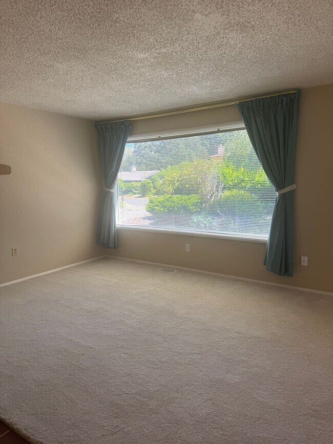 Photo - Beautiful 2 bedroom 1 bath Cozy Home for Rent- Minutes from Steilacoom Lake!