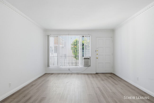 Building Photo - 426 Rexford Dr Unit 4
