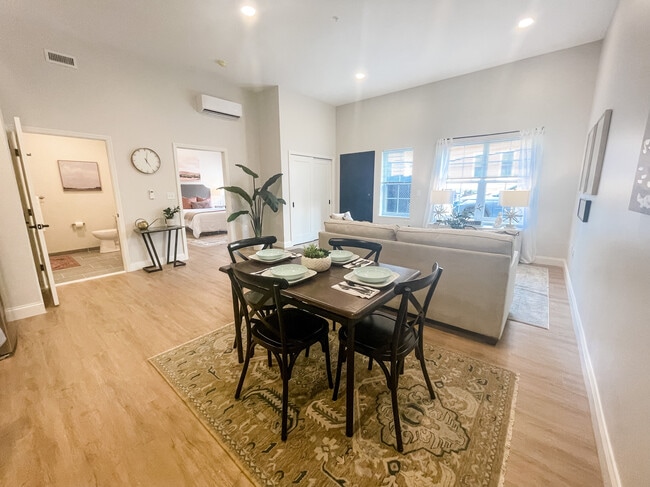 Photo - State and Clinton