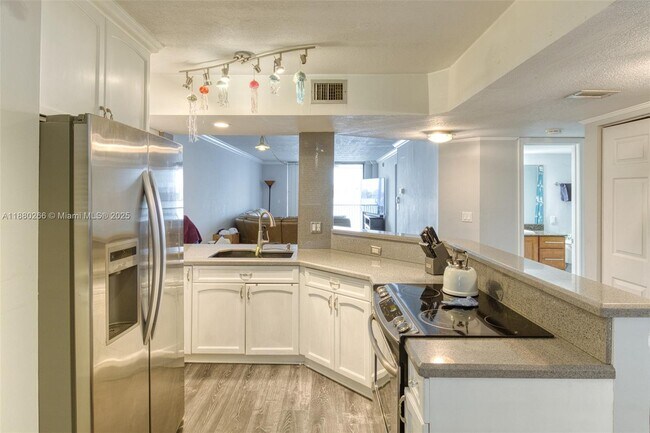 Building Photo - 115 Lake Emerald Dr Unit 306 Rental