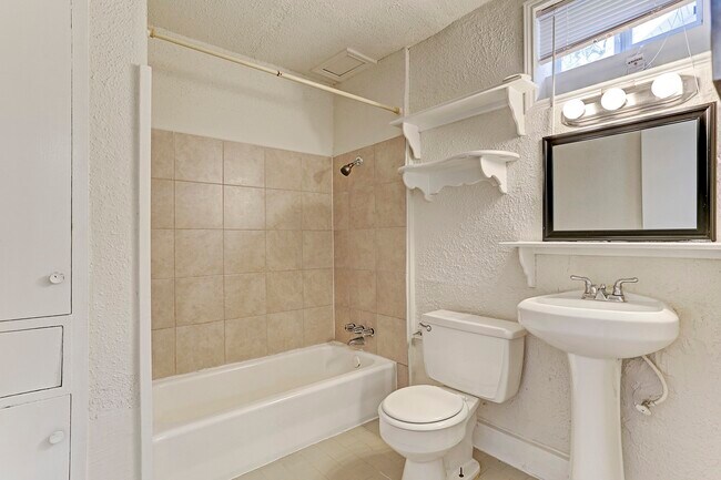 Photo - 2202 Park St Unit 1