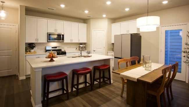 Photo - 2712 Big Bend Mews