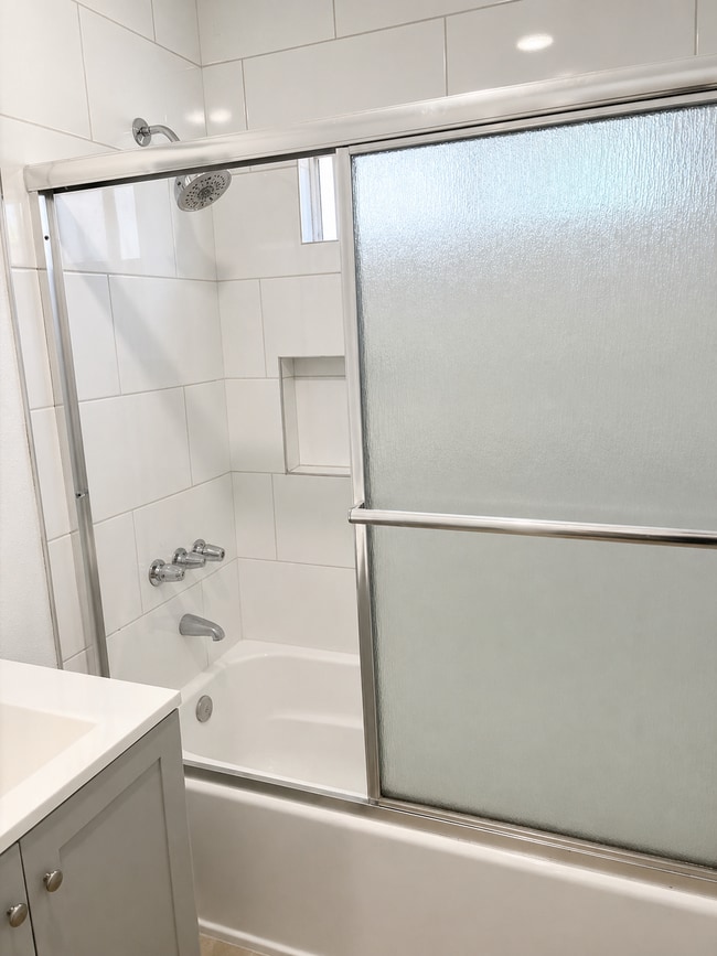 Photo - 1047 W Vernon Ave Unidad 1047 1/2