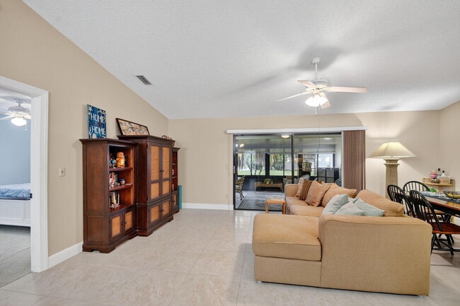 Photo - 15 Farnworth Dr