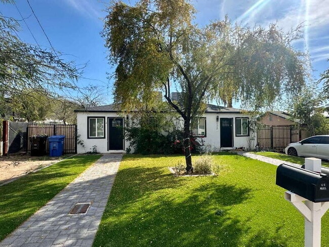 Building Photo - 1447 E Mountain View Rd Unit #2