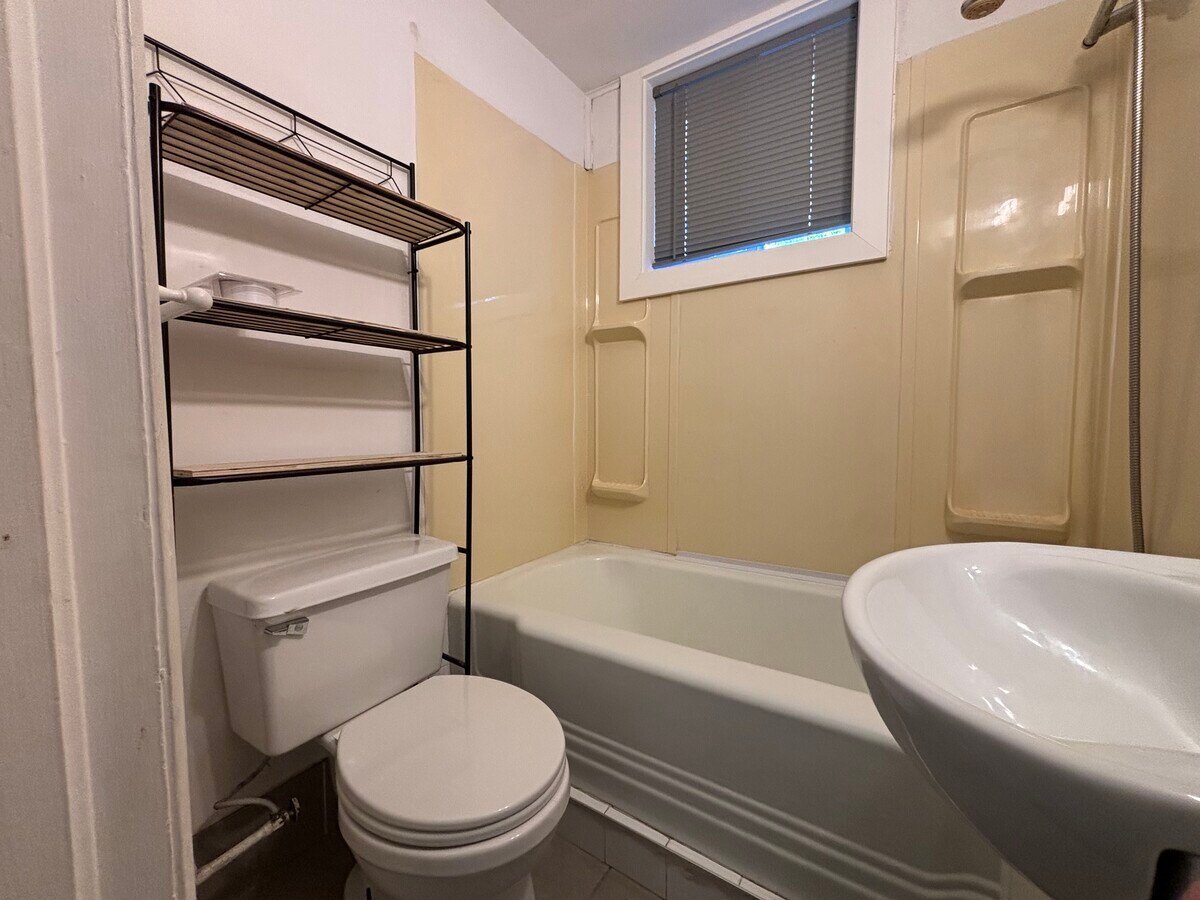 Photo - 1 Bedroom Apartment Available Immediately Unit 1