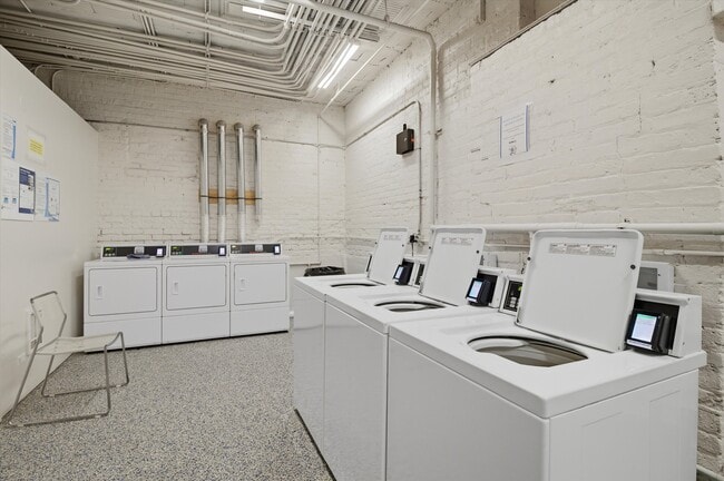 Photo - 2936 W Palmer St