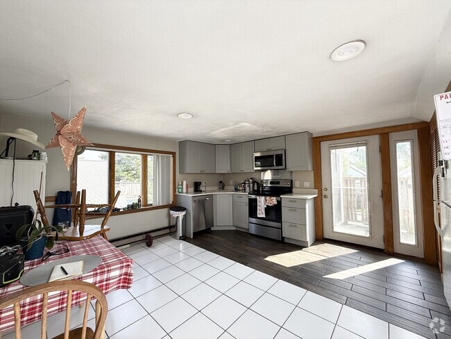 Building Photo - 30 Templeton Pkwy Unit 3 Rental